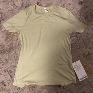 NWT LULULEMON HOLD TIGHT SHORT SLEEVE